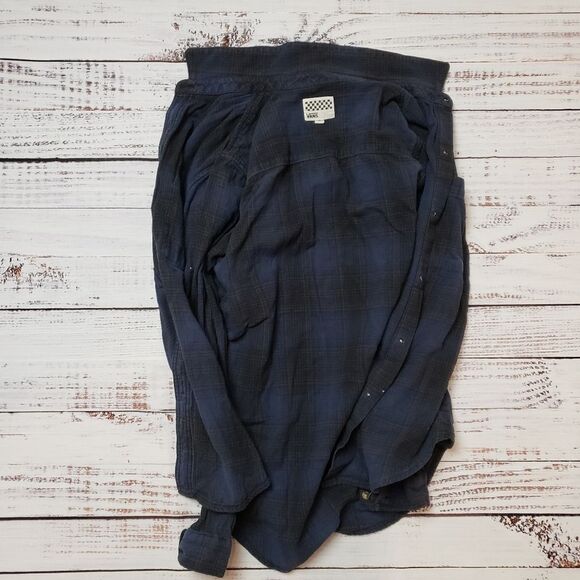 VANS - Flannel Shirt - Perfect for Spring! Size Medium - Picture 6 of 9
